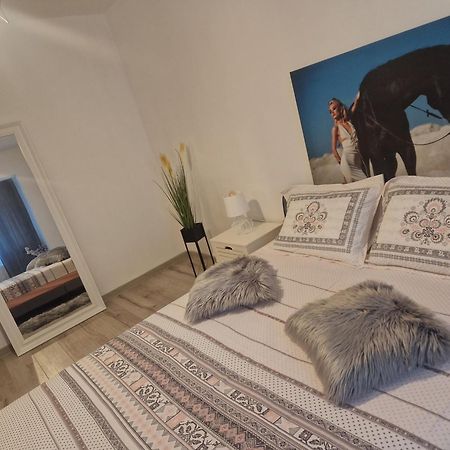 Apartament De Lux Craiova Exteriör bild